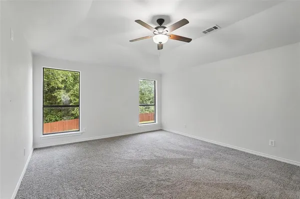 $2,500 | 829 Hunters Creek Drive, DeSoto, TX 75115