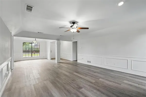 $2,500 | 829 Hunters Creek Drive, DeSoto, TX 75115