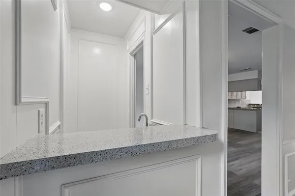 $2,500 | 829 Hunters Creek Drive, DeSoto, TX 75115