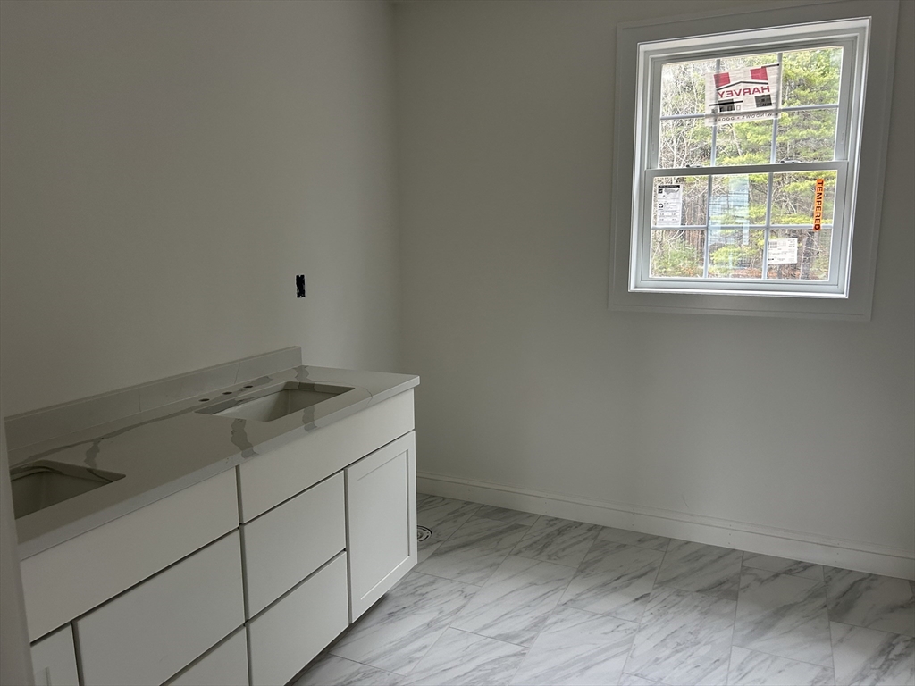 214 Hampshire Road Methuen, MA 01844 - Photo 16 of 20 Gallery Image 16