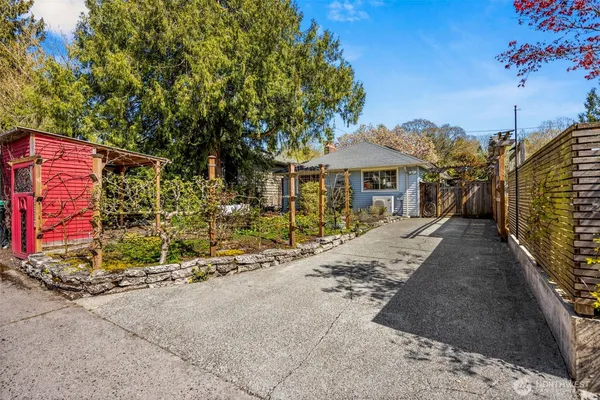 $835,000 | 3321 35th Avenue South, Seattle, WA 98144