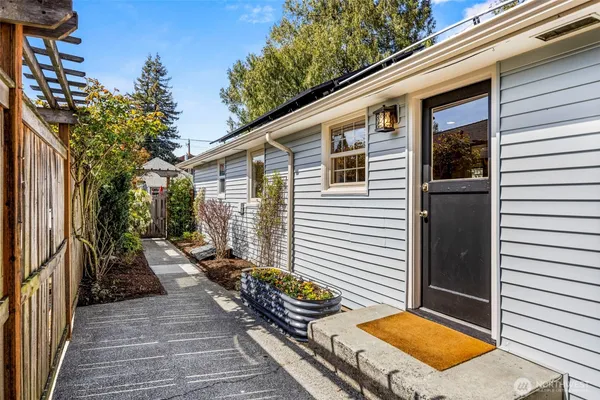 $835,000 | 3321 35th Avenue South, Seattle, WA 98144