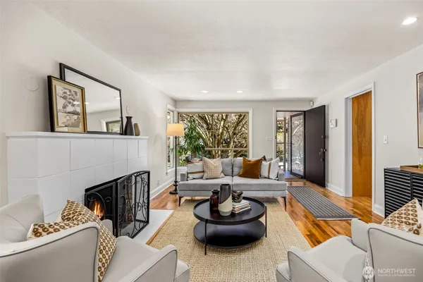 $835,000 | 3321 35th Avenue South, Seattle, WA 98144