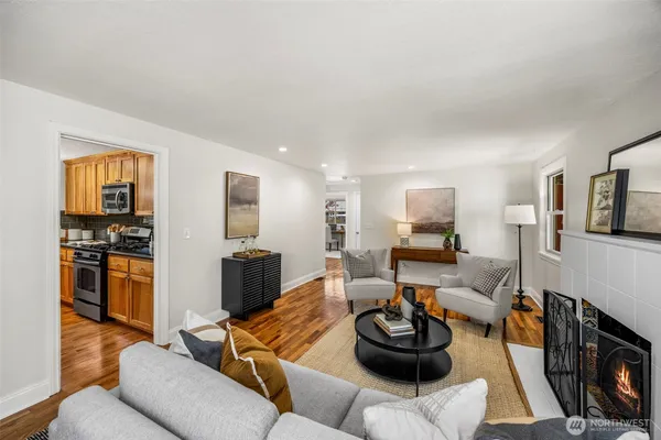 $835,000 | 3321 35th Avenue South, Seattle, WA 98144