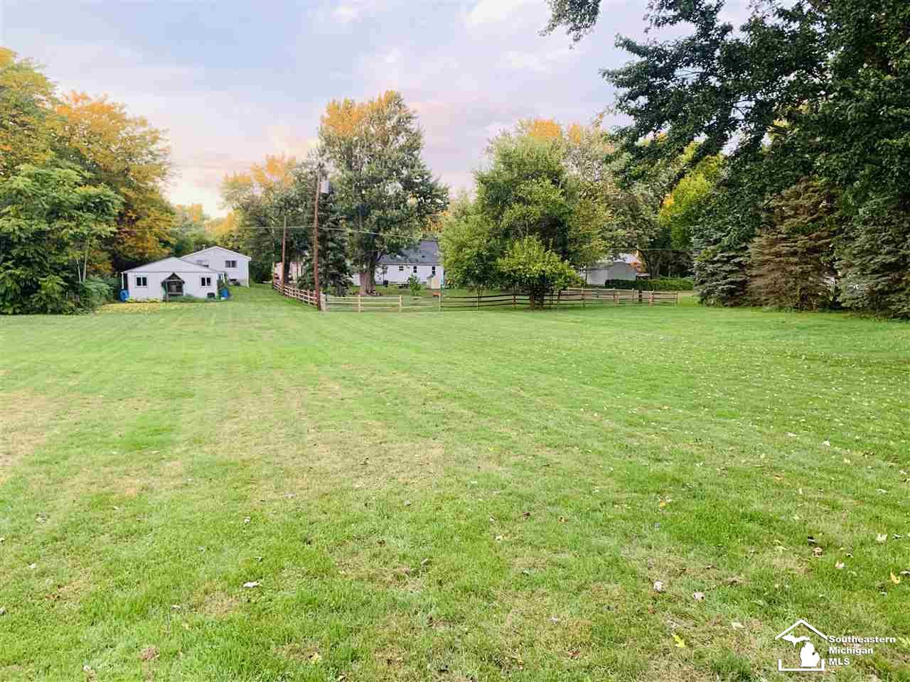424 Monroe Street Carleton, MI 48117 - Photo 11 of 12 50025068-10.JPG