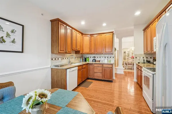 $750,000 | 1209 Holly Lane, Unit 141, Cedar Grove, NJ 07009