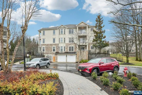$750,000 | 1209 Holly Lane, Unit 141, Cedar Grove, NJ 07009