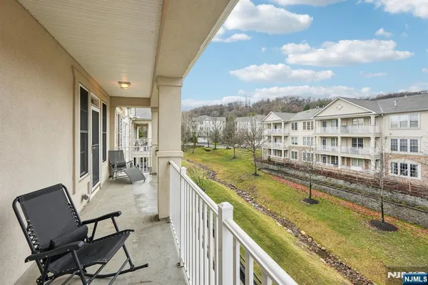 $750,000 | 1209 Holly Lane, Unit 141, Cedar Grove, NJ 07009