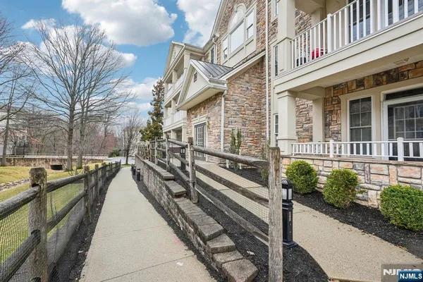 $750,000 | 1209 Holly Lane, Unit 141, Cedar Grove, NJ 07009