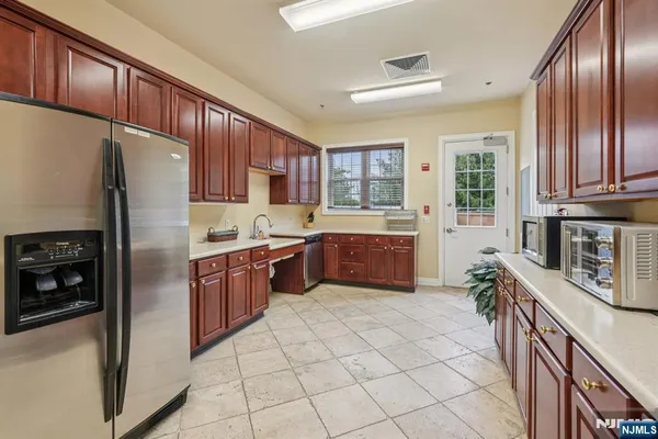 $750,000 | 1209 Holly Lane, Unit 141, Cedar Grove, NJ 07009