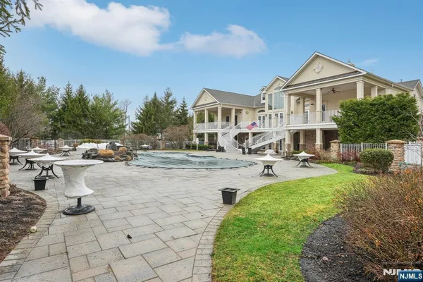 $750,000 | 1209 Holly Lane, Unit 141, Cedar Grove, NJ 07009