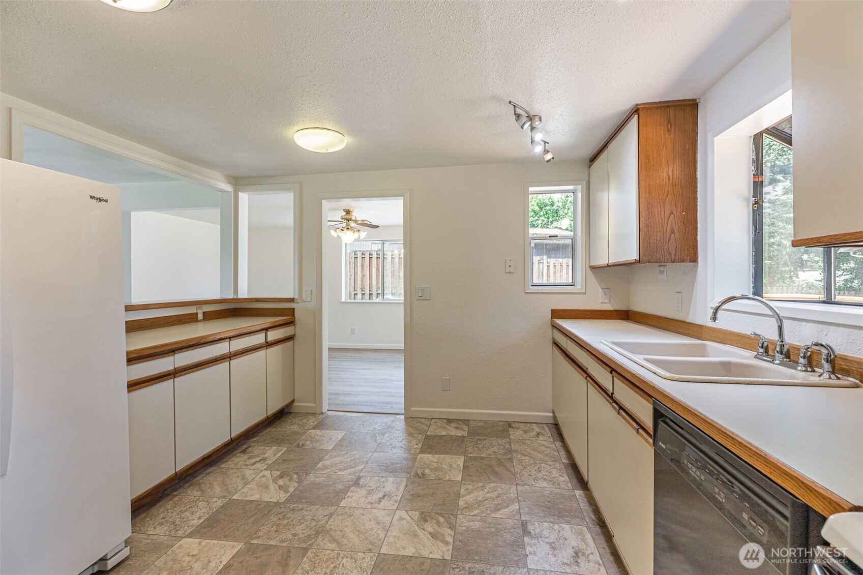 12124 Southeast 161st Street Renton, WA 98058 - Photo 11 of 35 Gallery Image 11