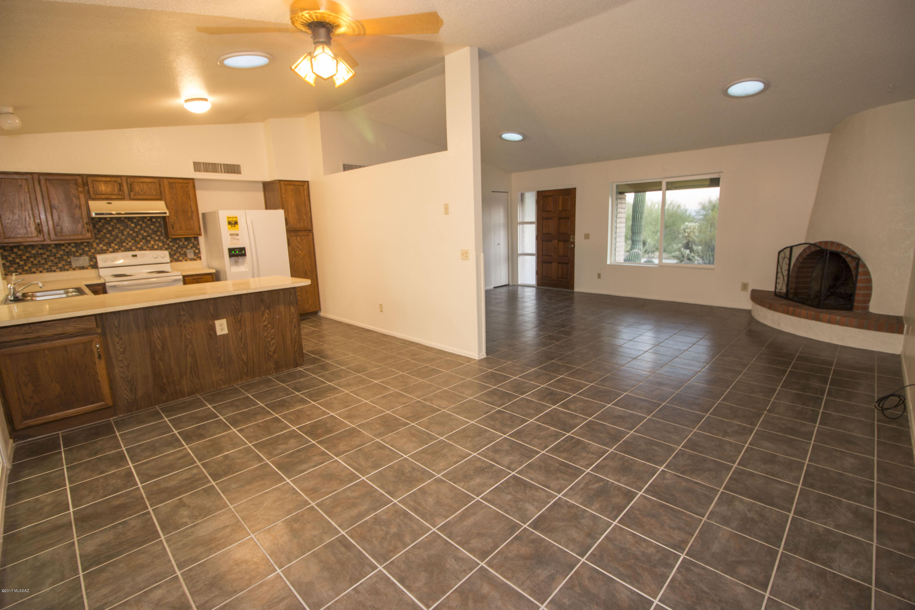 7335 East Wandering Road Tucson, AZ 85750 - Photo 5 of 18 Gallery Image 5