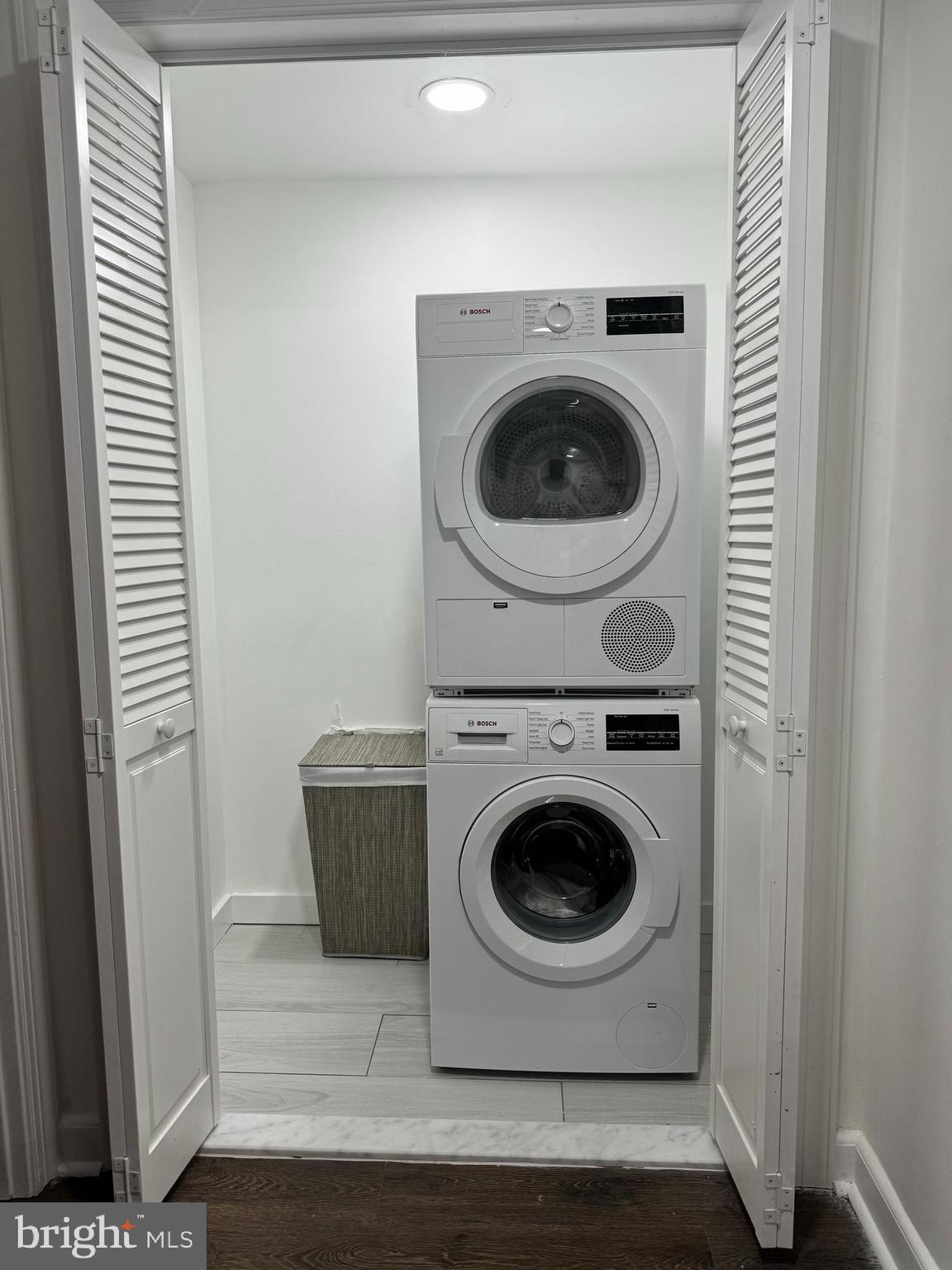 3401 Greenway, Unit 50 Baltimore, MD 21218 - Photo 8 of 12 a utility room with dryer and washer