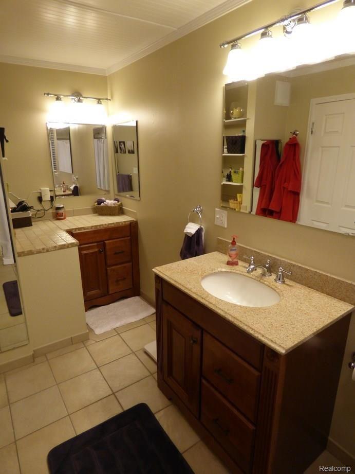 22563 Deerfield Road Novi, MI 48375 - Photo 29 of 44 P1190964.jpg