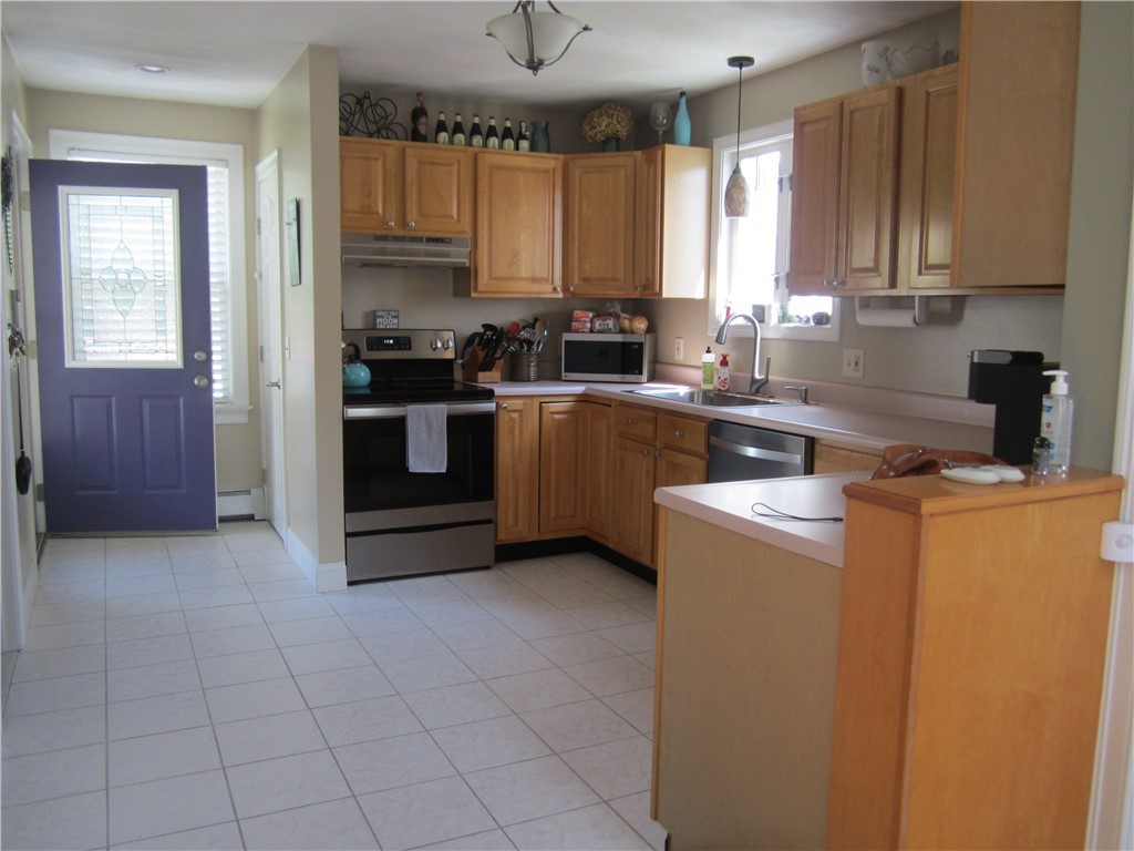 85 Isle Of Capri Road Coventry, RI 02816 - Photo 3 of 18 Gallery Image 3
