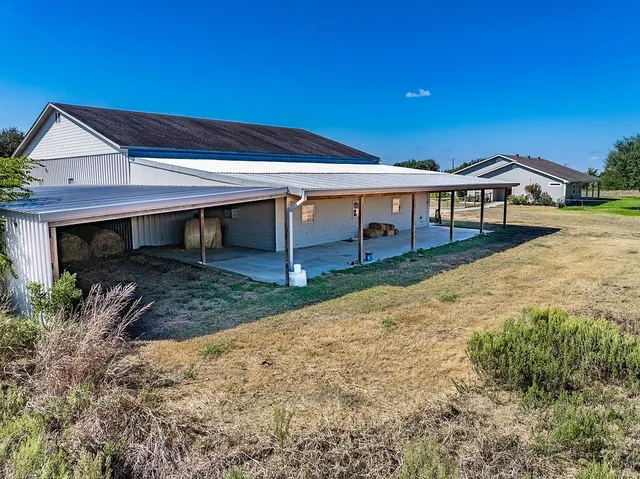 a view of parking area