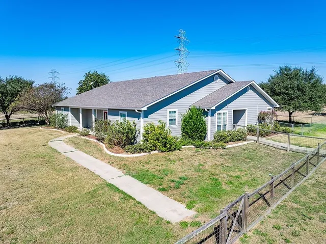 a house view with a outdoor space