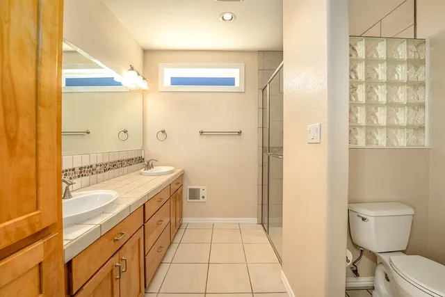 a view of backyard of garage