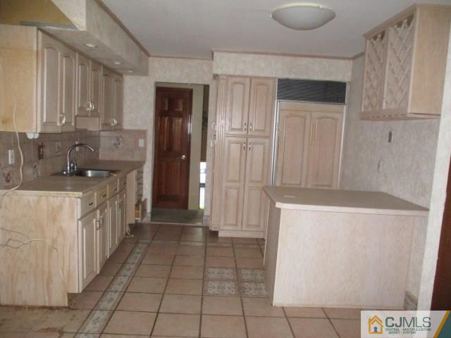 37 Preston Road Colonia, NJ 07067 - Photo 15 of 23 Gallery Image 15