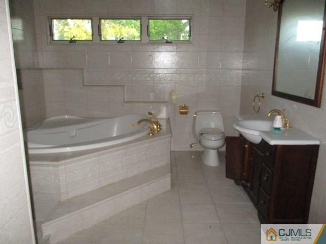 37 Preston Road Colonia, NJ 07067 - Photo 16 of 23 Gallery Image 16