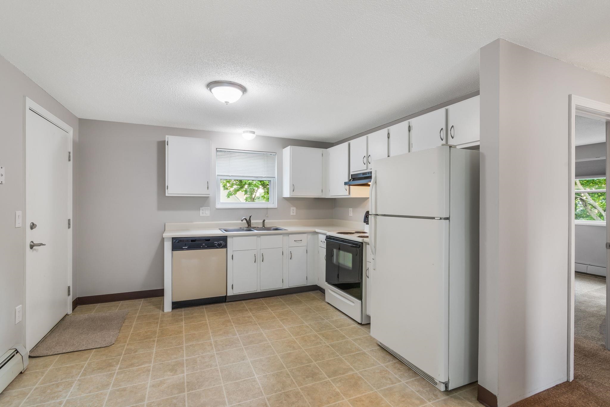 481 Merrimack Street, Unit 2 Manchester, NH 03103 - Photo 7 of 29