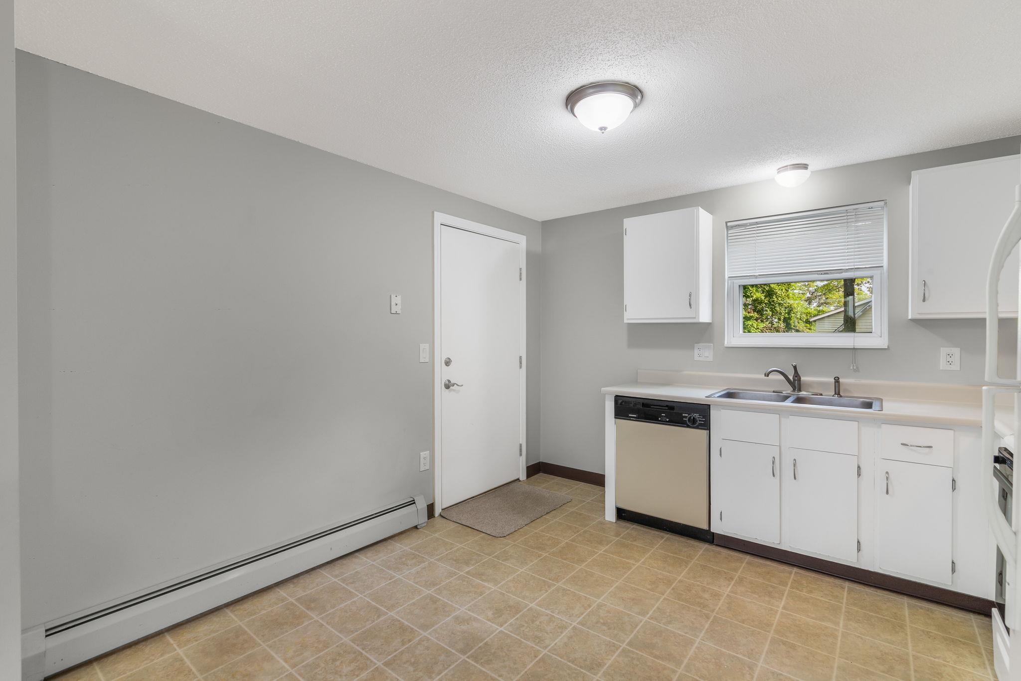 481 Merrimack Street, Unit 2 Manchester, NH 03103 - Photo 8 of 29