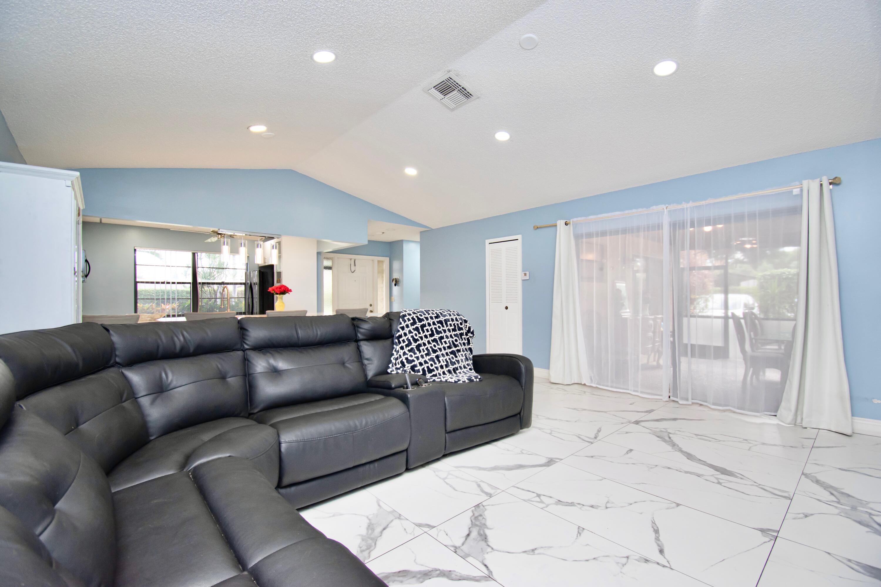 23301 Barlake Drive, Unit 23 Boca Raton, FL 33433 - Photo 6 of 20 DSC_1047