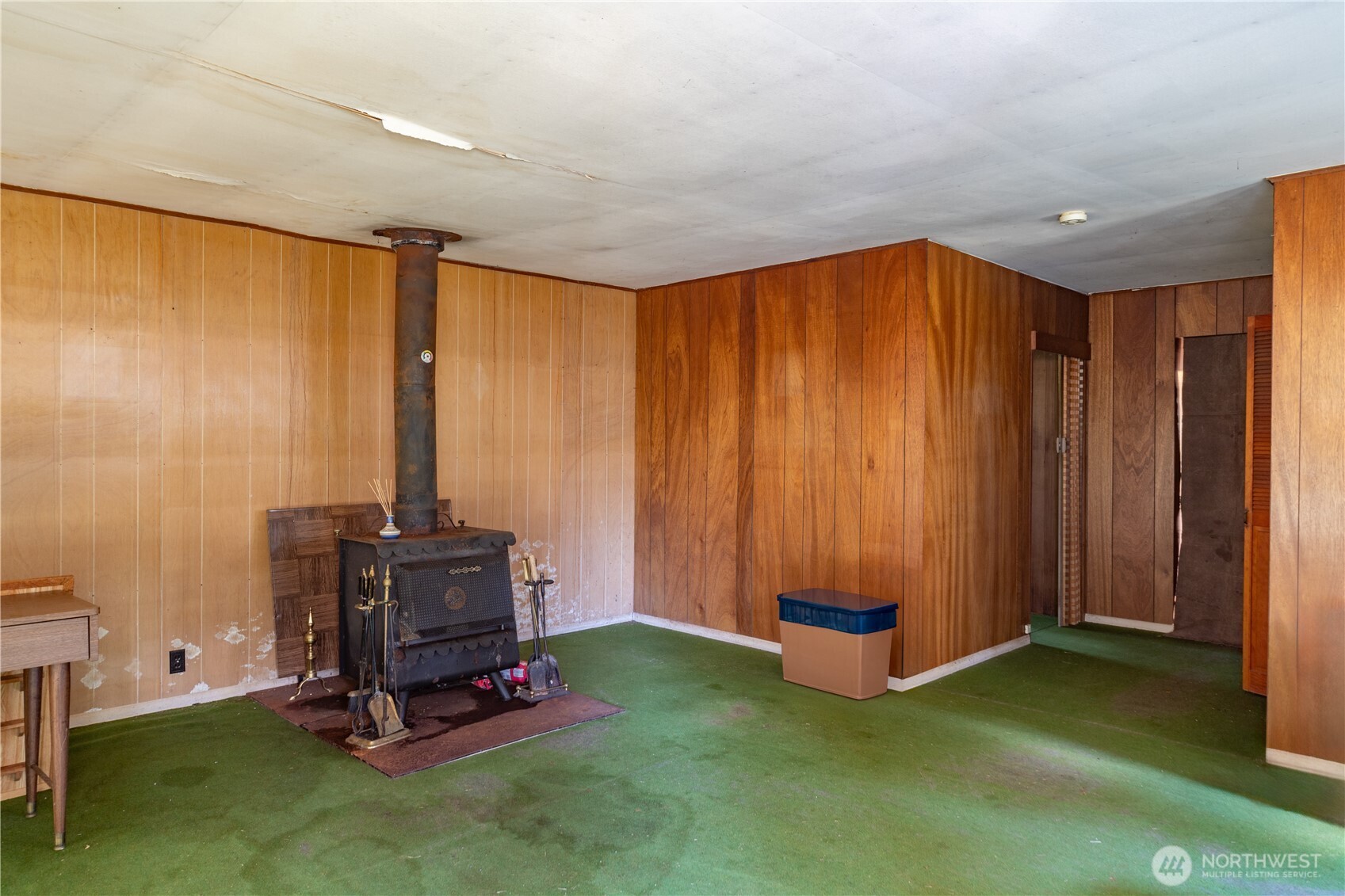 781 Irondale Road Port Hadlock, WA 98339 - Photo 20 of 25 a very nice looking room with a large window