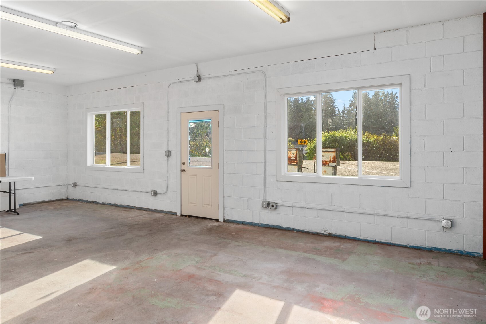 781 Irondale Road Port Hadlock, WA 98339 - Photo 8 of 25 an empty room with a window