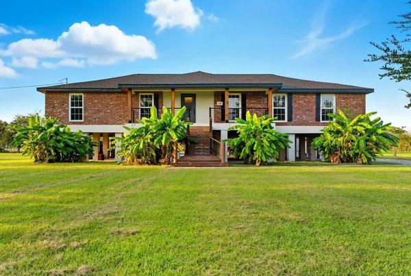 $440,000 | 119 Country Lane, Lake Charles, LA 70607