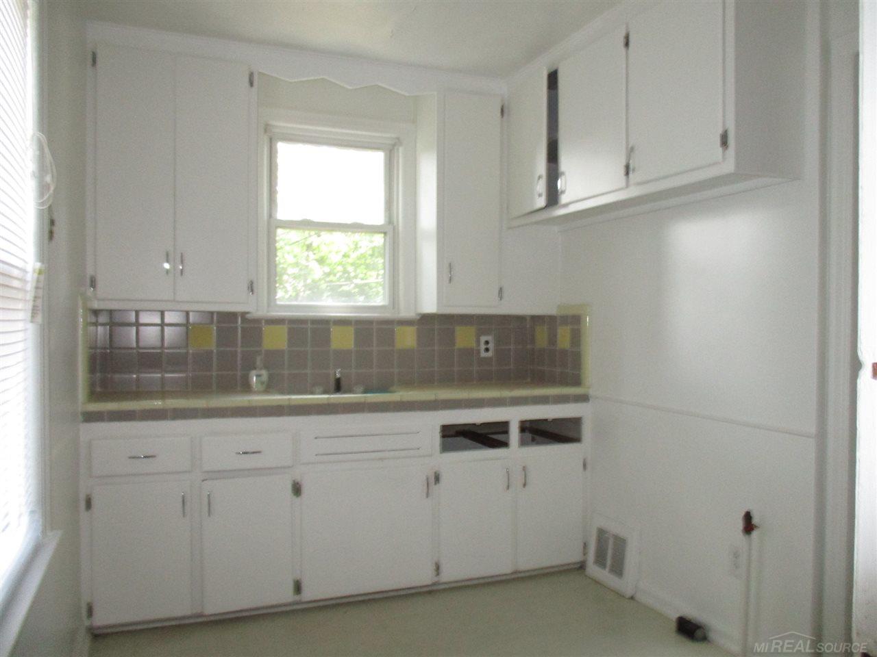 18489 Schaefer Highway Detroit, MI 48235 - Photo 11 of 21