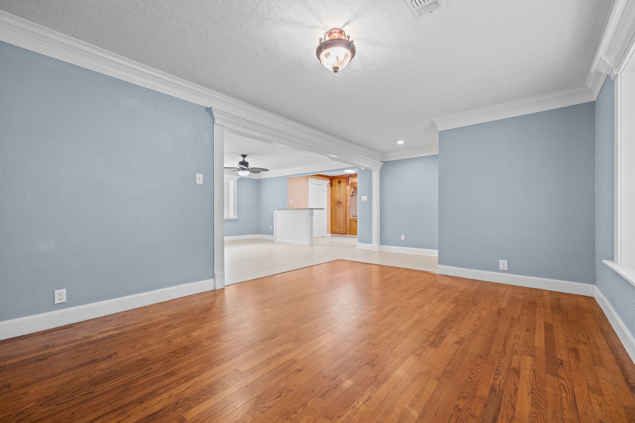 6742 Dusty Lane Conroe, TX 77306 - Photo 5 of 38 View from the living room into the kitchin/dining