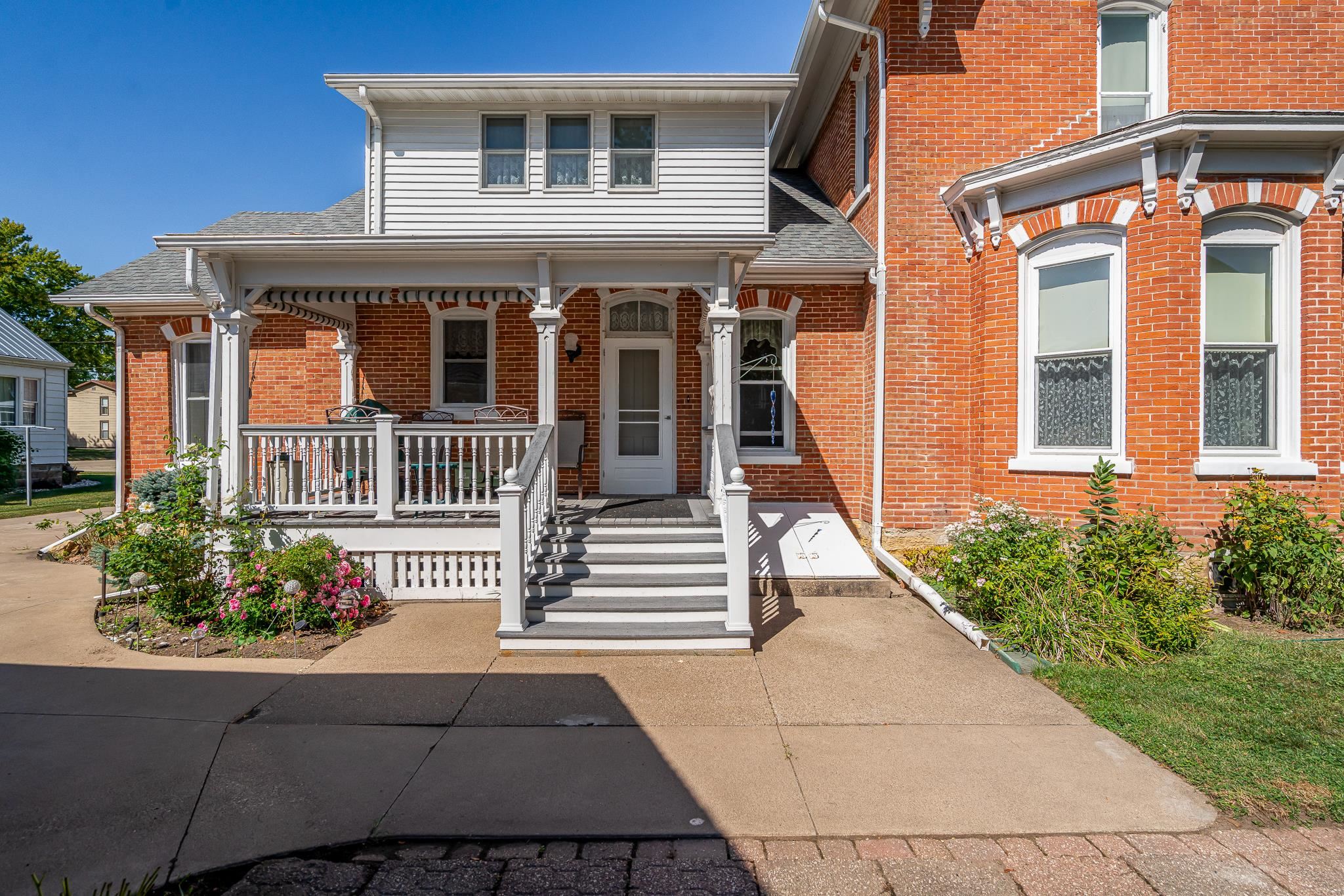 704 River Street Sabula, IA 52070 - Photo 7 of 33 front view of a house
