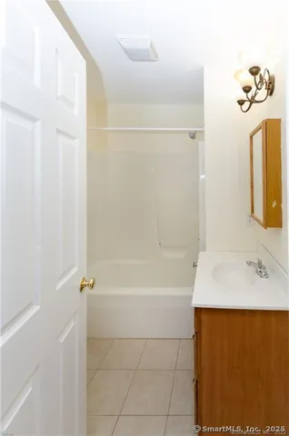 $245,000 | 527 West Thames Street, Unit 27, Norwich, CT 06360