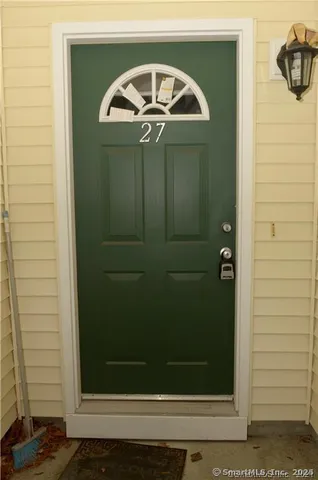 $245,000 | 527 West Thames Street, Unit 27, Norwich, CT 06360