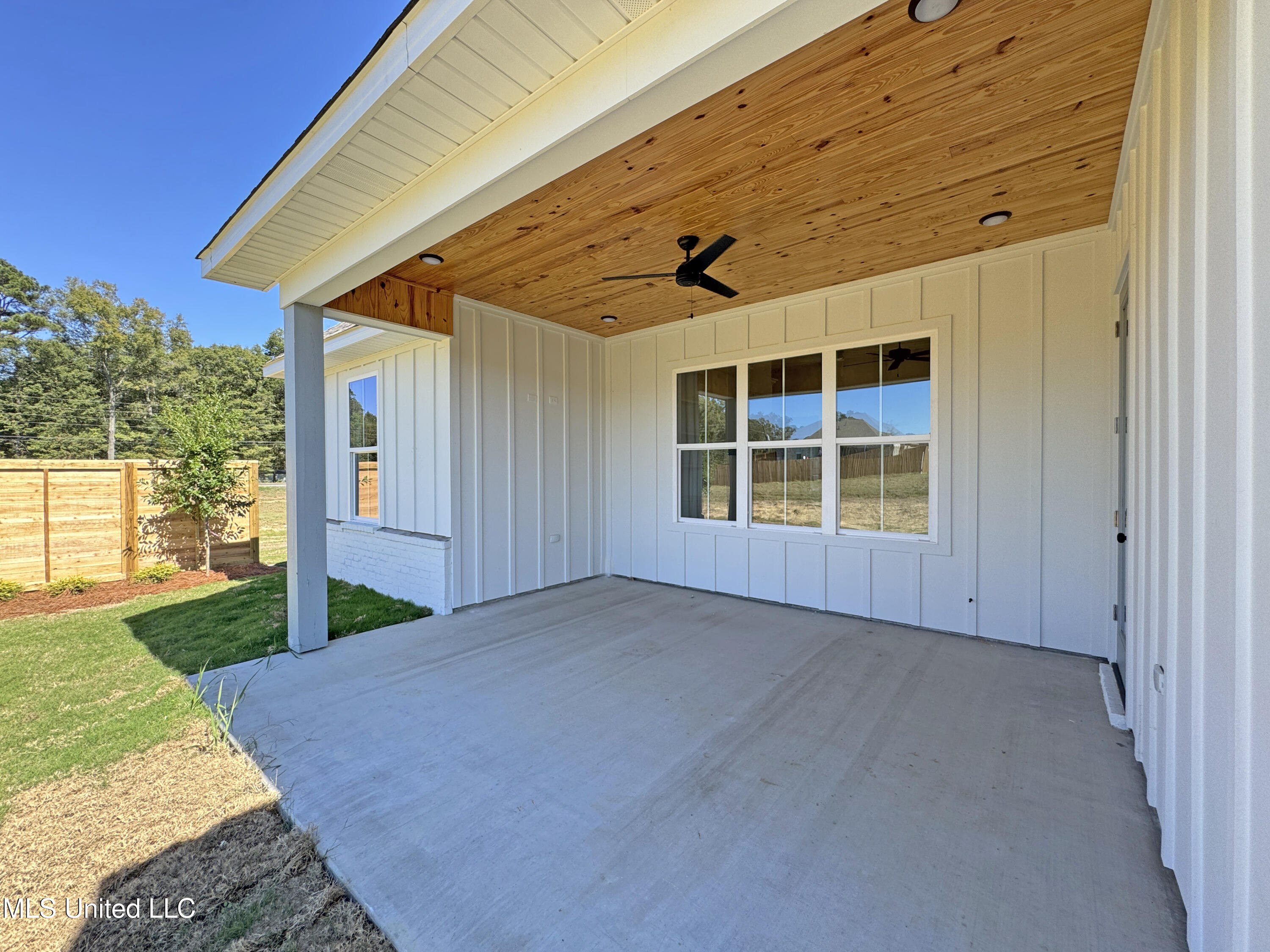 404 Lennon Lane Brandon, MS 39047 - Photo 40 of 43 Photo Oct 12 2025, 12 31 54 PM