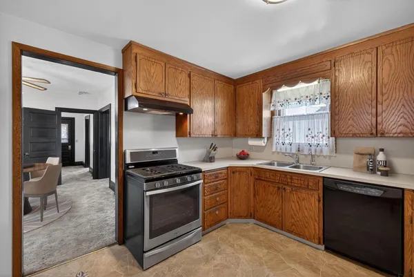 $279,900 | 815 East Center Street, Rochester, MN 55904