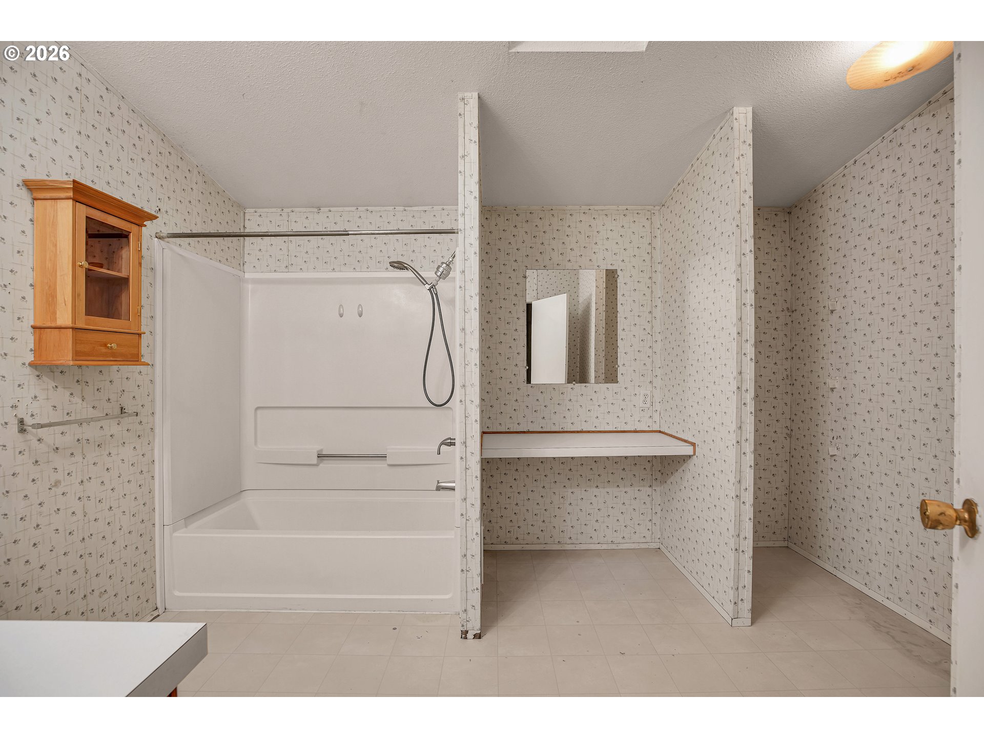 29805 Gregory Road Rainier, OR 97048 - Photo 11 of 43 Owner's Suite Bathroom