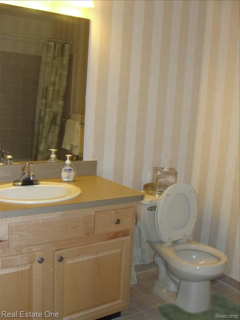 1843 Flagstone Circle, Unit 154 Rochester, MI 48307 - Photo 16 of 20 2nd Full Bath