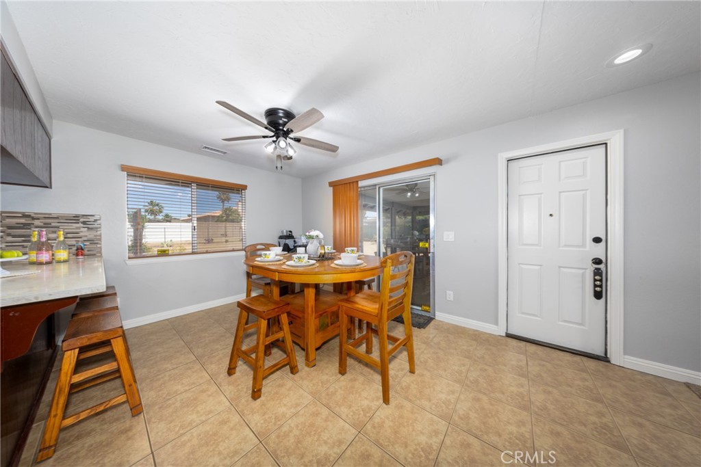 19388 Corwin Road Apple Valley, CA 92307 - Photo 12 of 36 Kitchen eating area