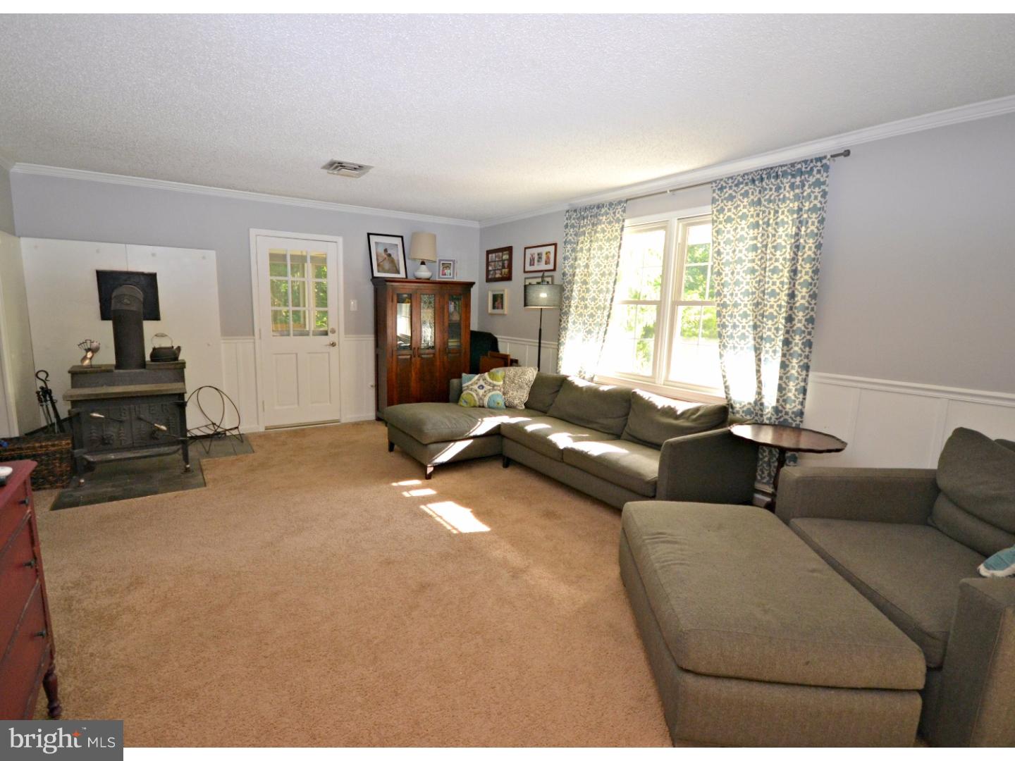 204 Barnsboro Road Sewell, NJ 08080 - Photo 3 of 25