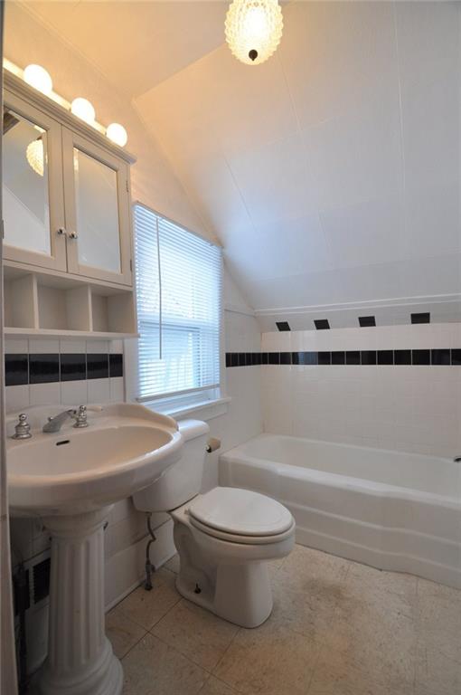 24 Oak Spring Road Washington, PA 15301 - Photo 13 of 25 Main House - Full Bath on Upper Level