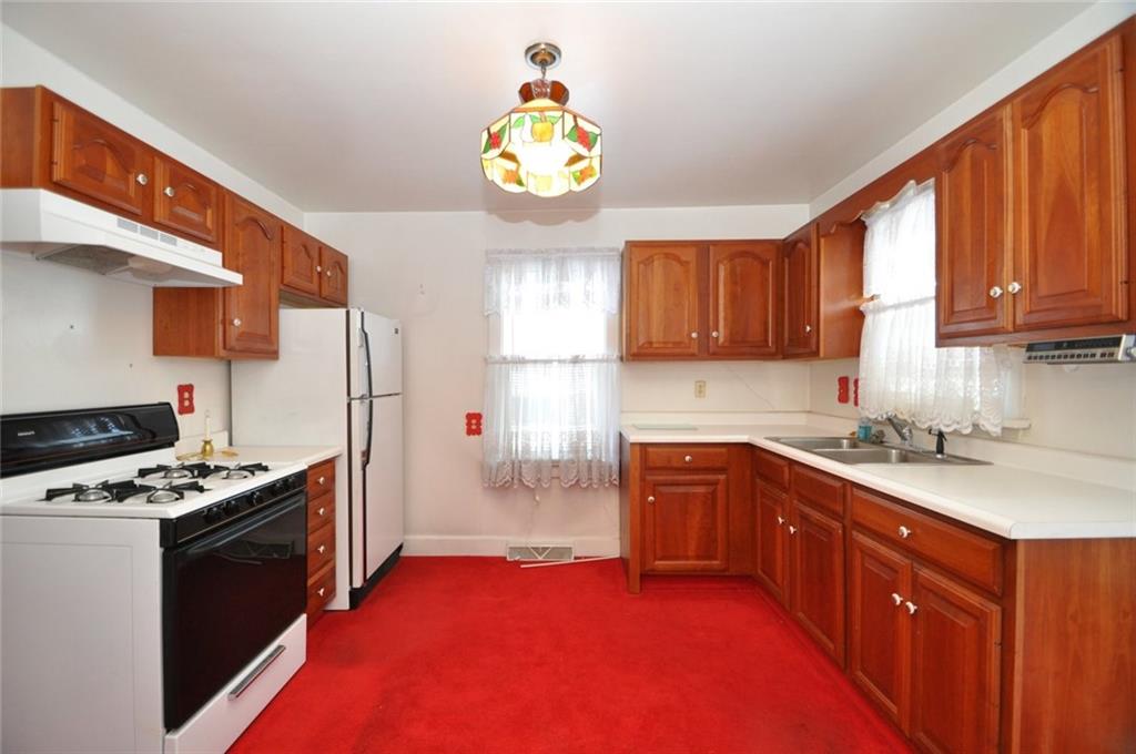 24 Oak Spring Road Washington, PA 15301 - Photo 20 of 25 Apartment Kitchen