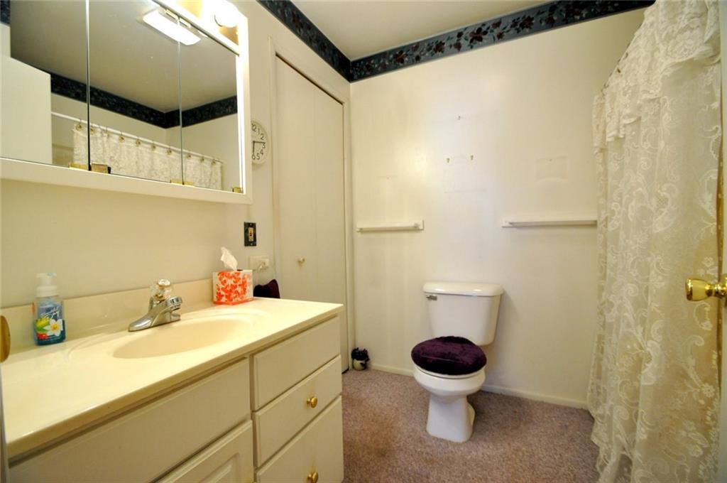 24 Oak Spring Road Washington, PA 15301 - Photo 22 of 25 Apartment Full Bath