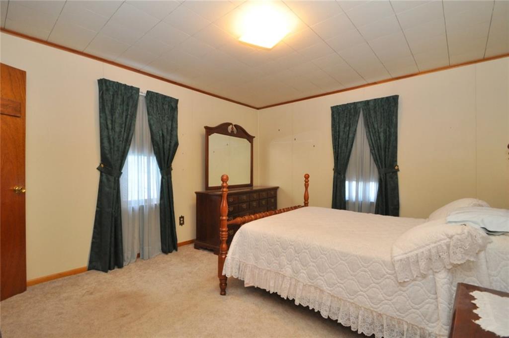 24 Oak Spring Road Washington, PA 15301 - Photo 23 of 25 Apartment - Master Bedroom