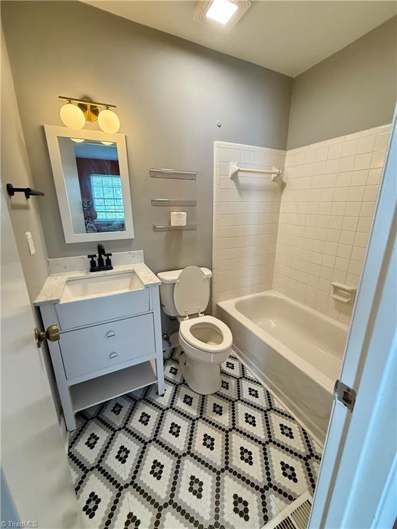 5711 Bramblegate Road, Unit J Greensboro, NC 27409 - Photo 31 of 36 Gallery Image 31