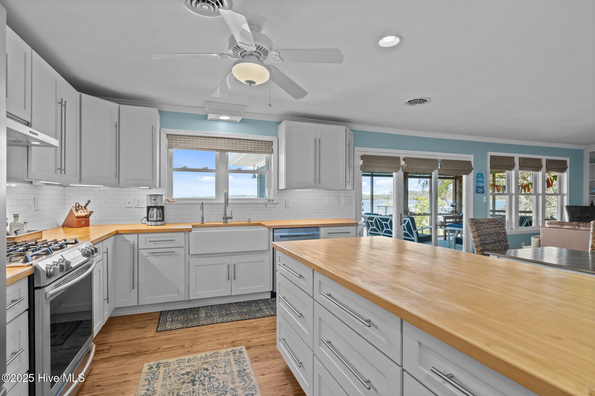 235 Creek Road Beaufort, NC 28516 - Photo 15 of 54 Light and Airy Kitchen