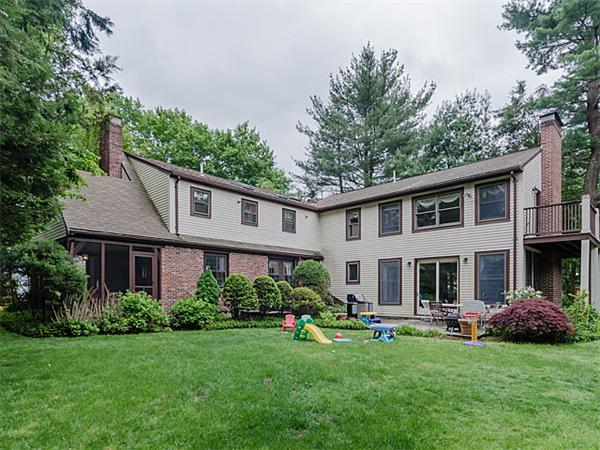 40 Ferncroft Road Newton, MA 02468 - Photo 2 of 24
