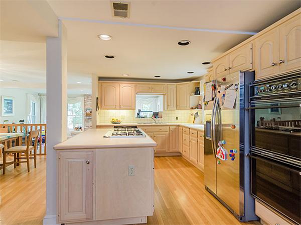 40 Ferncroft Road Newton, MA 02468 - Photo 8 of 24